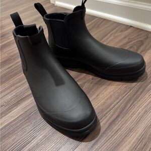 Everlane Women’s Chelsea Rain Boots in Black